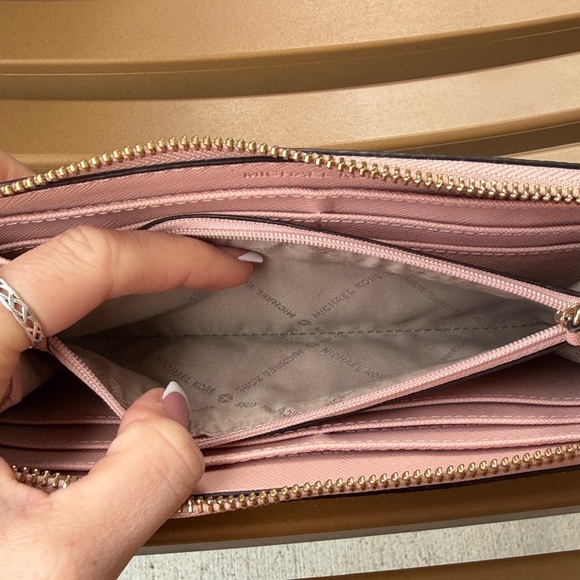 Michael Kors Blush Pink Wallet Full Zip - Picture 6 of 6